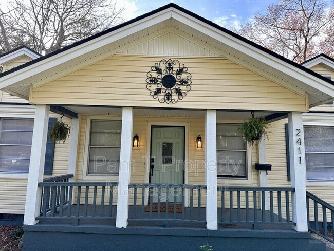 Photo - 2411 E 39th St