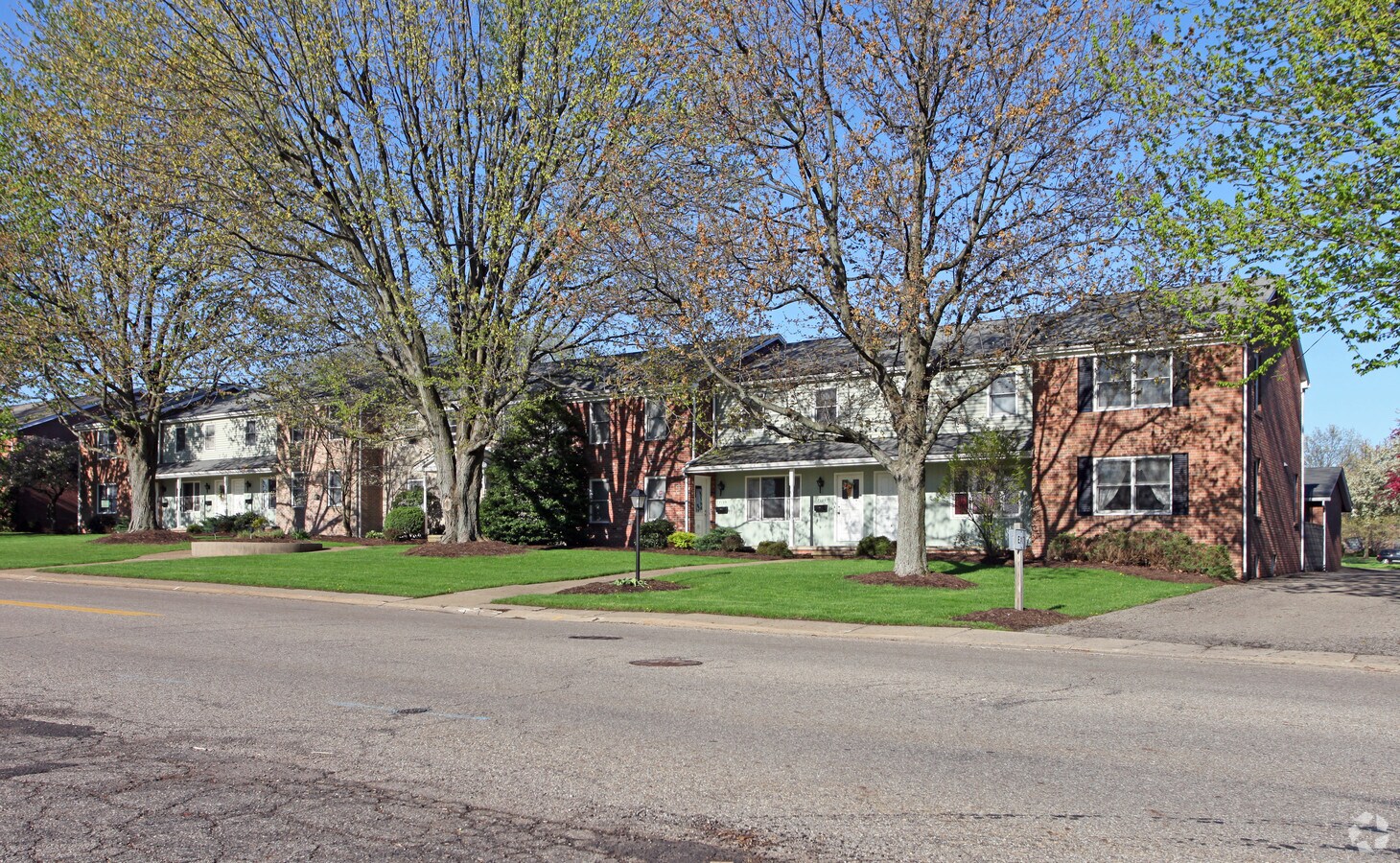 Bob-O-Link - Bob-O-Link Apartments
