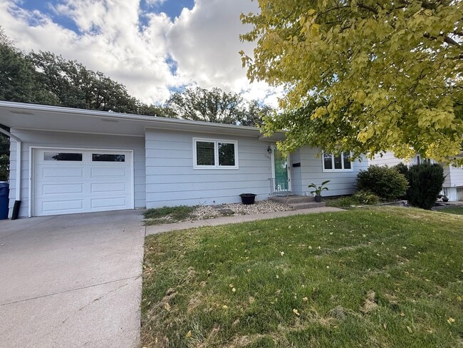 Building Photo - Charming 3 Bed, 1 Bath Home in Quiet Bette...
