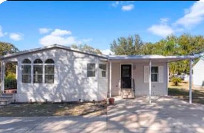 Building Photo - Large and Spacious 2/2 on near half acre NO HOA!