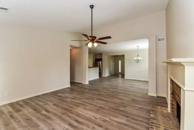Photo - 1000 Cureton Dr