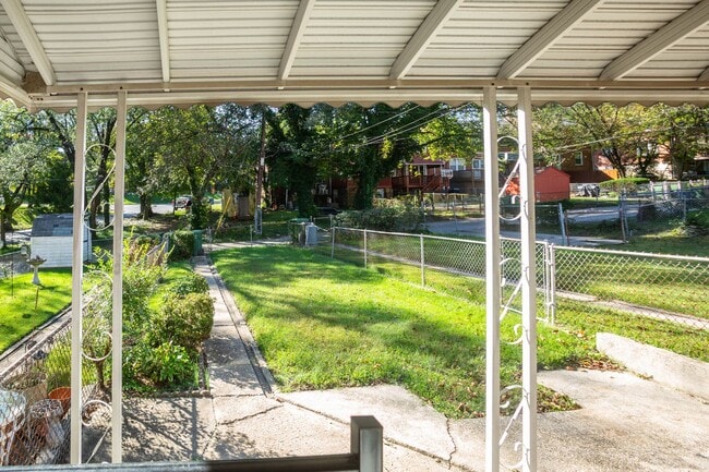 Photo - Charming 3 Bedroom/1 Bathroom Townhome in ...