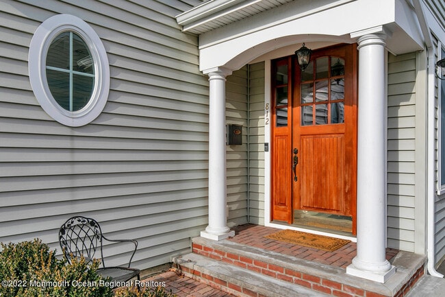 Photo - 812 Claridge Dr