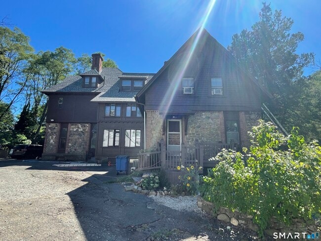 Building Photo - 49 Edgewood Way Unit 5