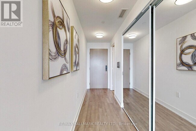 Photo - 585 Bloor St E Unit 2618