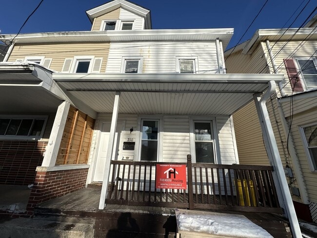 Building Photo - 210 Norway Ave Unit Apt 1