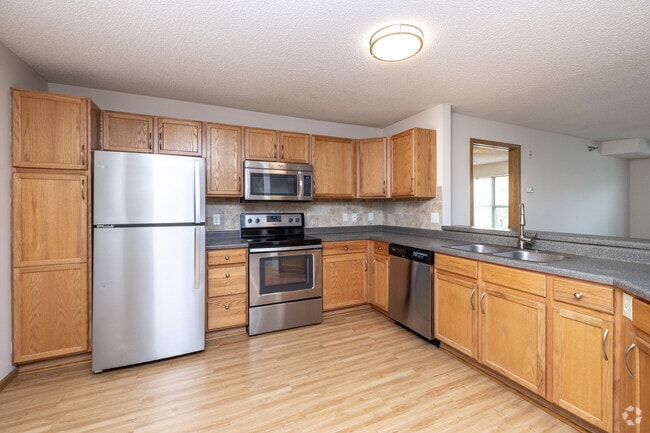 2BR, 2BA - 1,072SF - Kitchen
