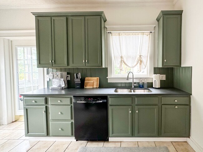 Photo - 928 W Beverley St Unit Upstairs