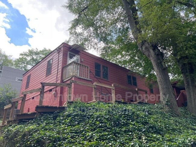 Building Photo - 824 San Antonio Dr NE Rental