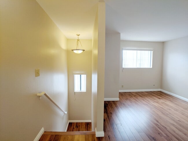 Disponible apartamento de 1 dormitorio y 1,5 baños.