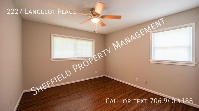 Photo - 2227 Lancelot Pl
