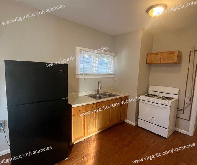 Photo - 133-135 N Lindberg St