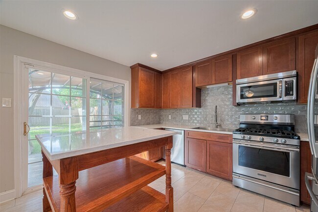 Photo - 15803 Locust Grove Dr