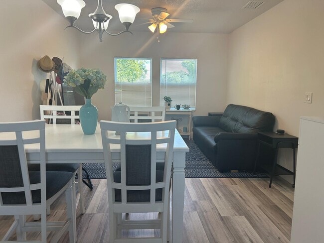 Photo - 1701 W Cluster Ave