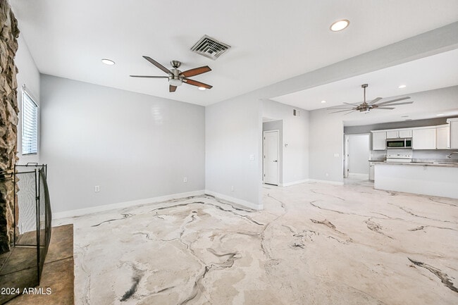 Photo - 1850 W Glenrosa Ave