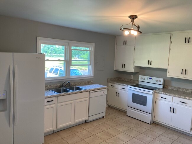 Photo - 1201 Avenue C SE