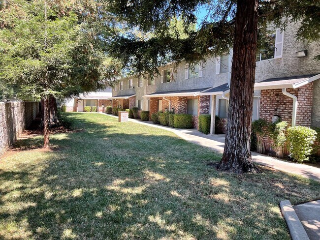 Photo - 720 W 2nd Ave