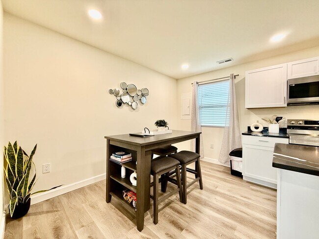 Photo - 2000 Pearl St Unit B-1313192502381583604