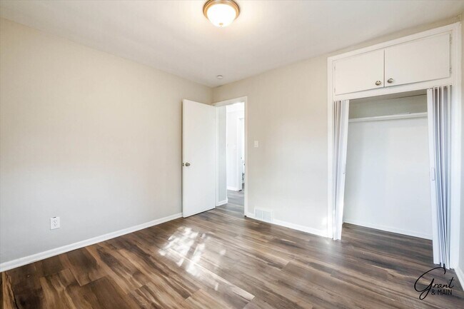 Photo - 15470/15472 Greenfield - Vibe Real Estate ... Unit 15472 Greenfield, Upper
