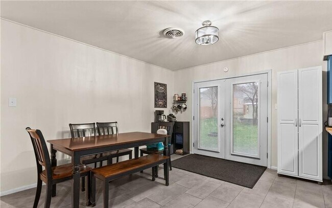 Photo - Cute 3-bedroom 2-bathroom house in Cove!