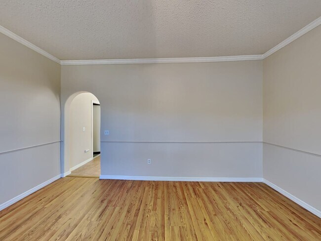 Photo - 31602 Loch Aline Dr