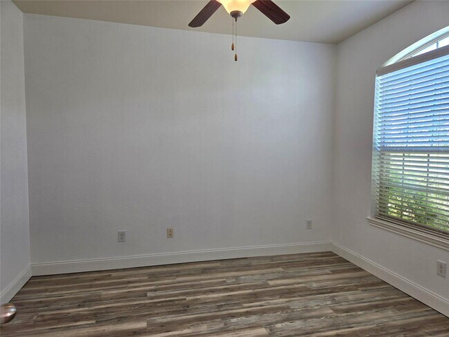 Photo - 520 Brown Juniper Way