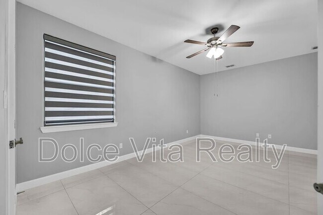 Photo - 10613 N 24th St