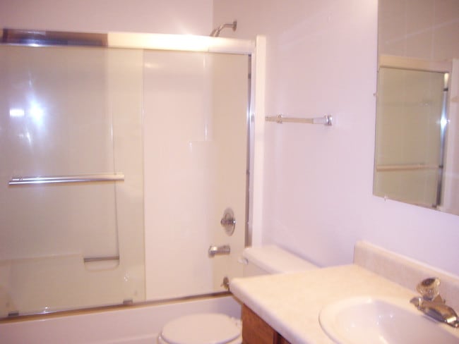 Photo - 631 Oakmont Rd Unidad 2