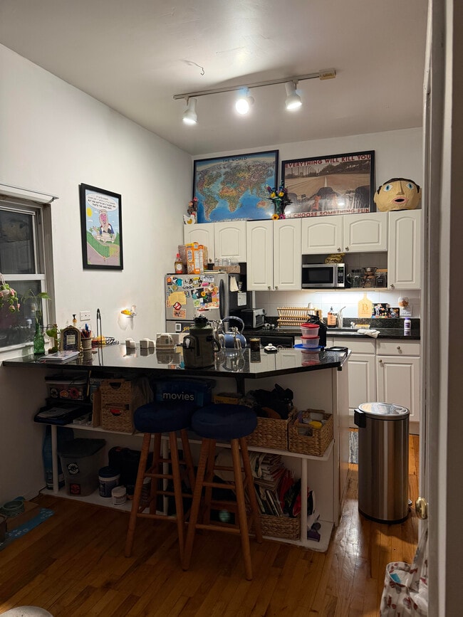 Photo - 2321 W Belmont Ave Unit 2R