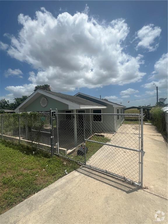 Building Photo - 12802 Apache Dr Rental