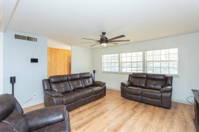 Photo - 1403 W Bonita Dr