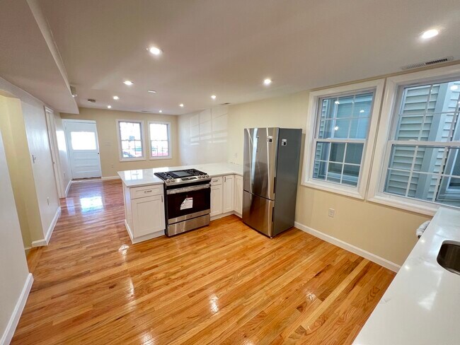 Building Photo - 83 Moreland St Unit 2 Rental