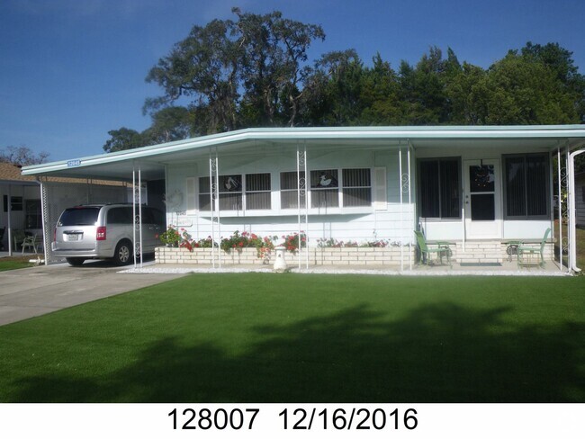 Building Photo - 2 BEDROOM 2 BATHROOM ON THE GOLF COURSE Rental