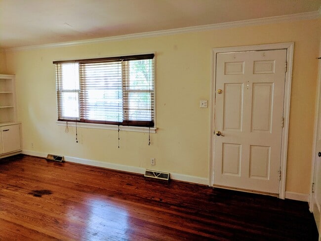 Photo - Spacious 3bdrm/2bth Home Located in a Well Established Neighborhood in Richmond's West End  Conve...