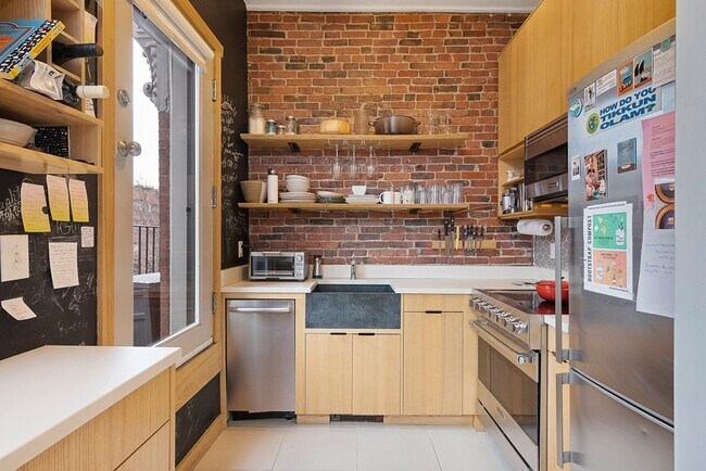 Building Photo - 608 Tremont St Unit 5 Rental
