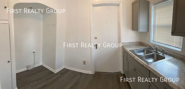 Photo - 16 W. Maplewood-#3 Unit #3
