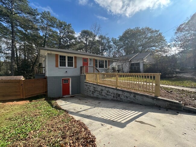 Photo - 569 Woods Dr NW