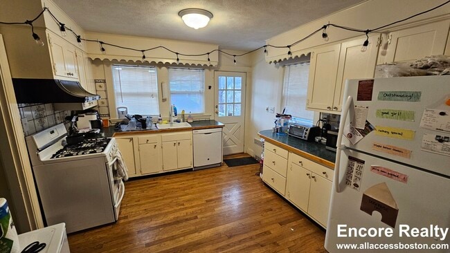Building Photo - 52 Greylock Rd Rental