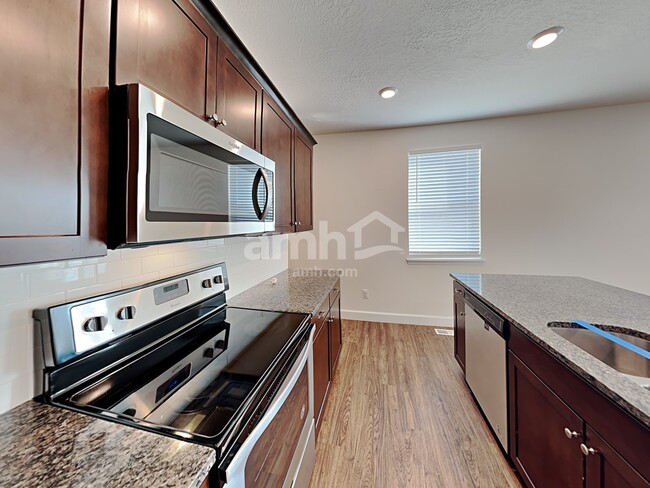 Photo - 4462 N Poplar St