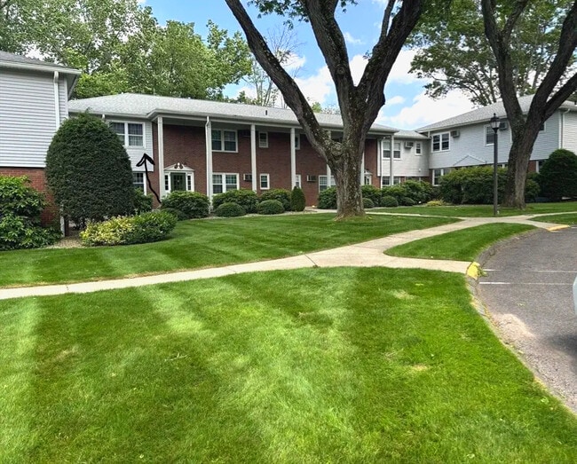 Building Photo - 80 Brush Hill Ave Unit 80 Brush Hill Avenue  #65