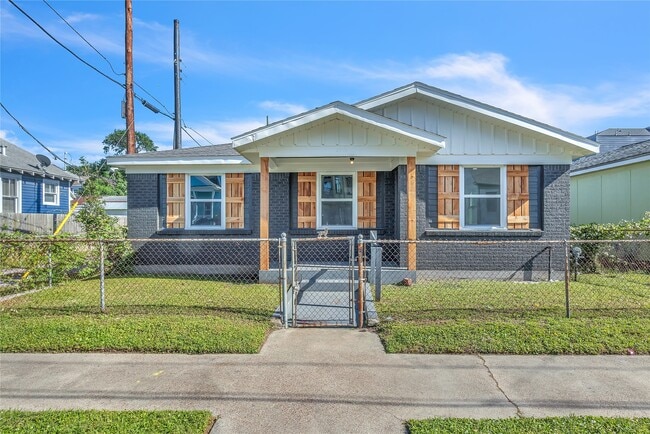 Building Photo - 2919 Avenue K Unit 1