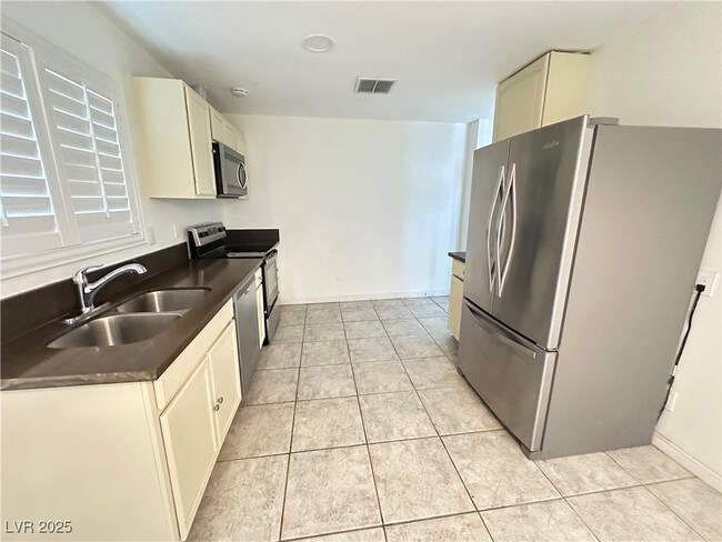 Photo - 501 Slayton Dr