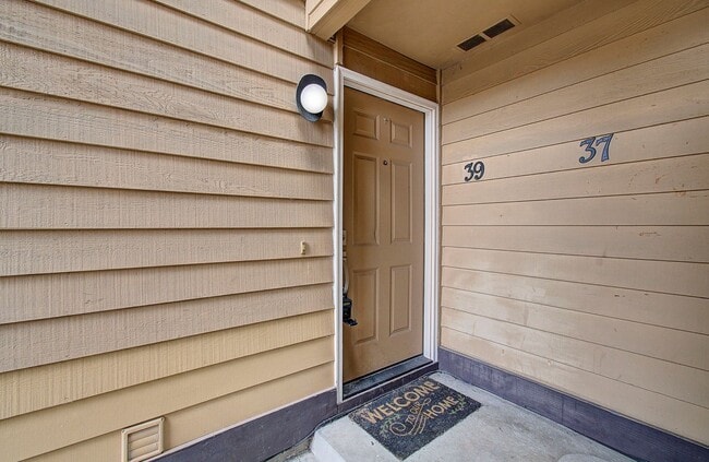 Photo - Cozy 2 bdrm 2 bath Condo - HALF OFF the 1s... Unit 39