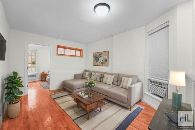 Photo - WEST 43 STREET Unidad 2C