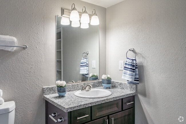 1BR, 1BA - 686SF