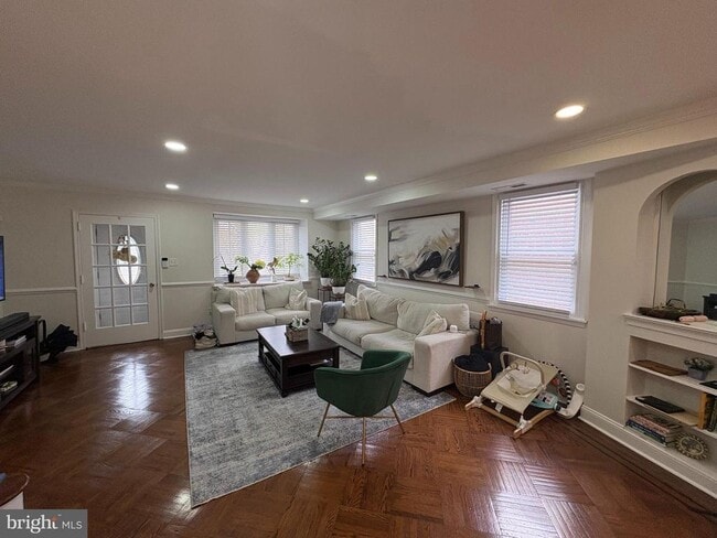 Photo - 1334 Yerkes St