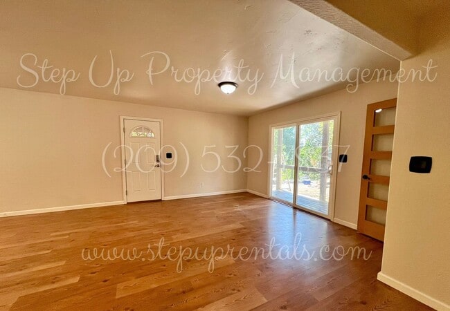 Building Photo - Rustic Modern 3 Bedroom Sanctuary with Designer Kitchen and Expansive Deck
