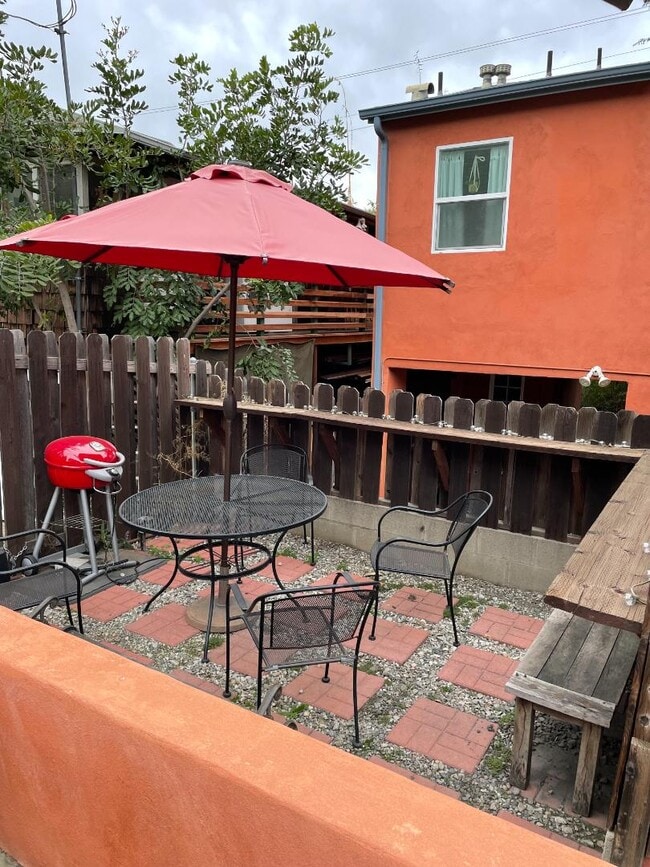 Photo - 955 Hyperion Ave