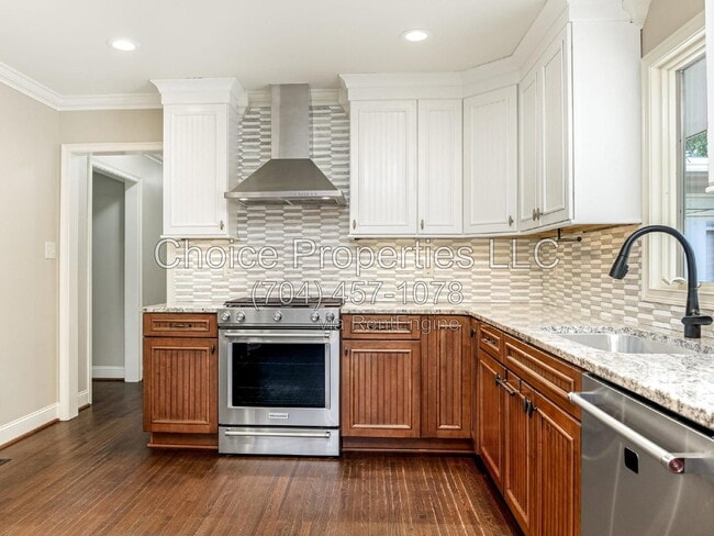 Photo - 1174 Robinhood Cir