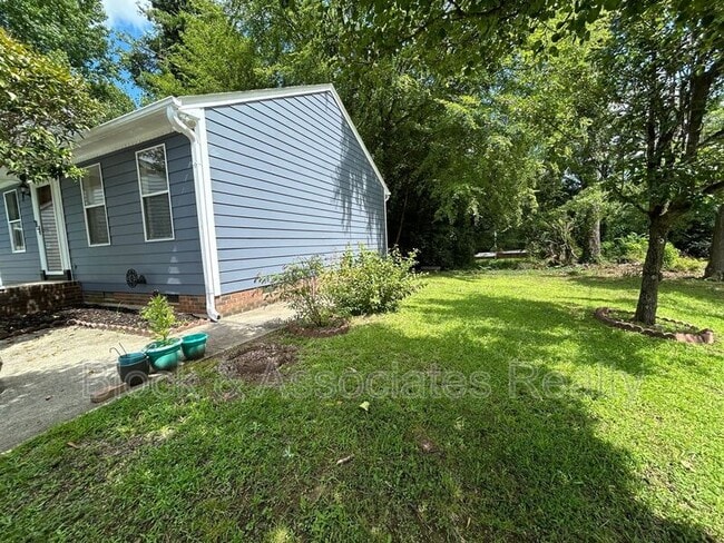 Photo - 808 Circle Dr